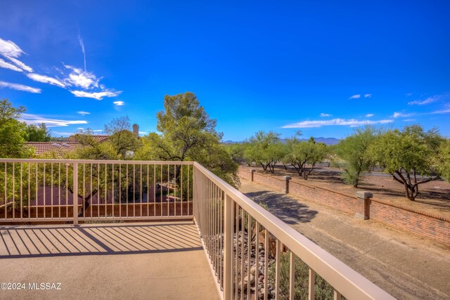 10081 N Pitchingwedge Ln, Tucson, AZ 85737 - view of balcony