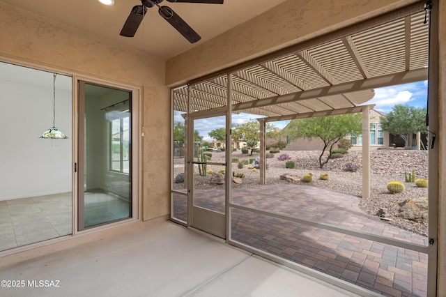 entryway featuring ceiling fan