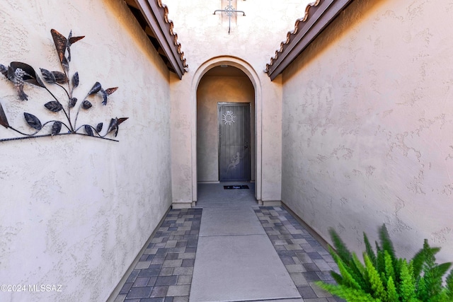 view of exterior entry featuring stucco siding