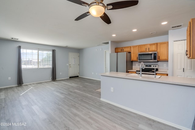 kitchen featuring light hardwood / wood-style flooring, stainless steel appliances, sink, and ceiling fan