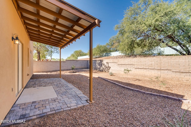 view of yard featuring a patio area