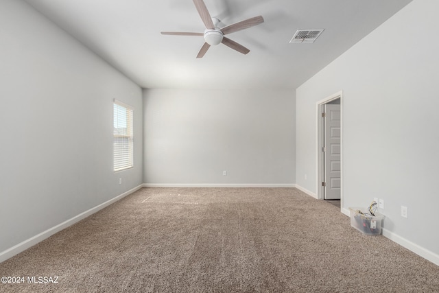 carpeted empty room featuring ceiling fan