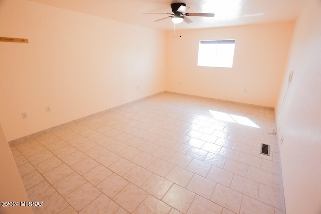 empty room with ceiling fan