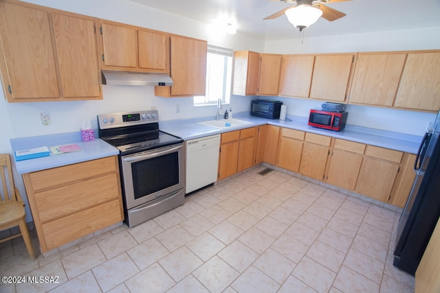 kitchen with light brown cabinetry, sink, stainless steel range with electric cooktop, dishwasher, and ceiling fan