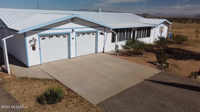 view of front of house featuring a garage and a mountain view