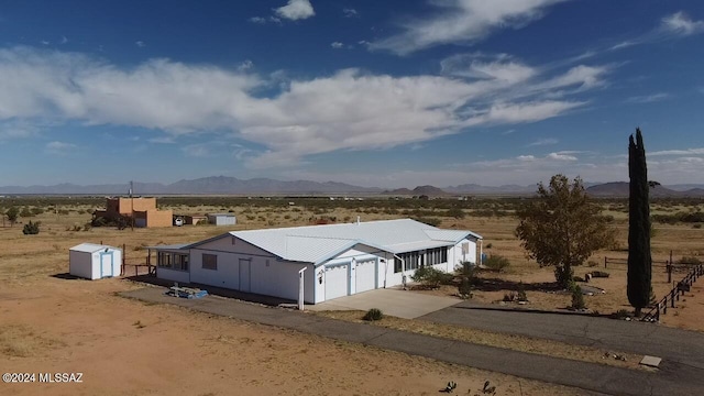 birds eye view of property featuring a mountain view