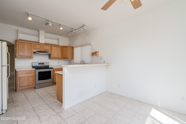 kitchen with kitchen peninsula, white refrigerator, stainless steel electric range oven, and ceiling fan