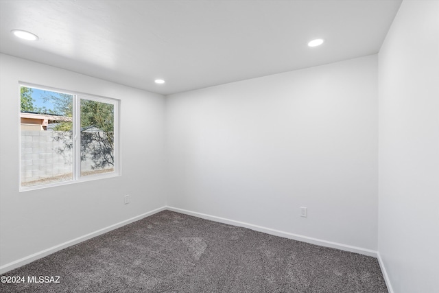 unfurnished room featuring carpet floors