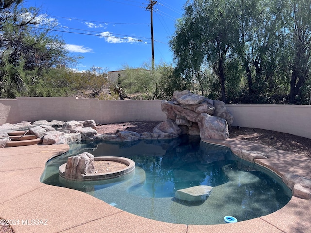 view of swimming pool