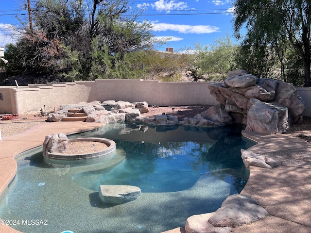 view of swimming pool