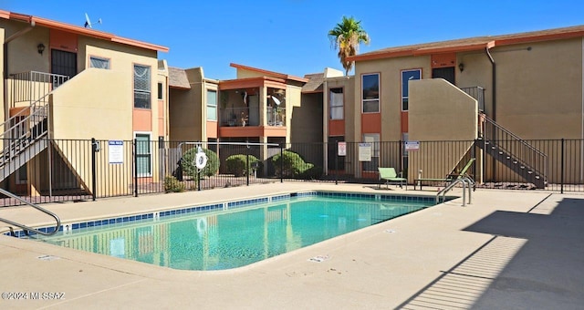 view of swimming pool