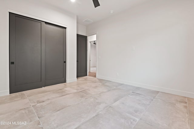 unfurnished bedroom featuring a closet and ceiling fan