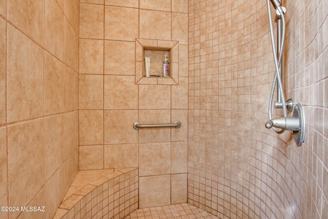 bathroom featuring tiled shower