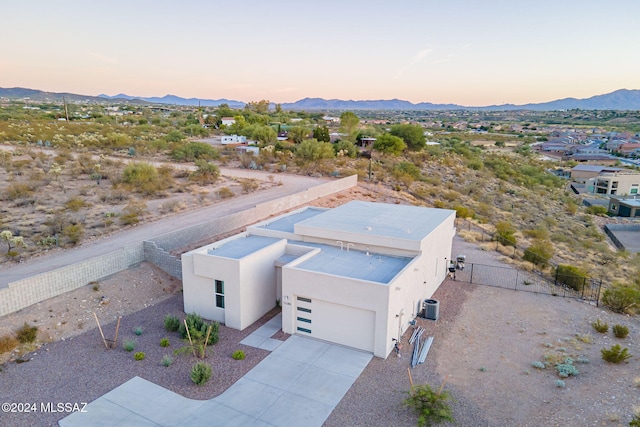 birds eye view of property featuring a mountain view