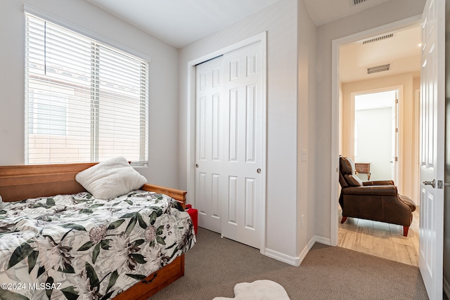 bedroom featuring carpet flooring and a closet