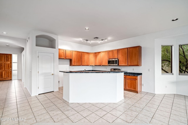 kitchen featuring an island with sink and light tile patterned floors