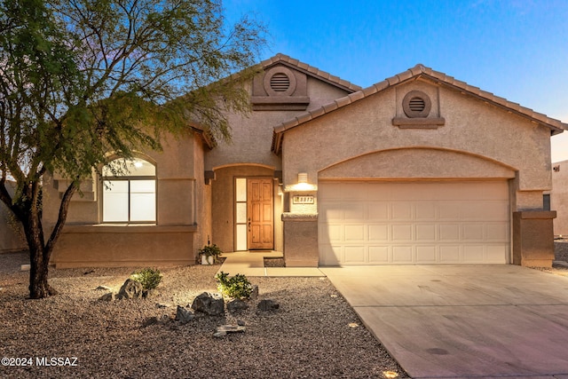 view of front facade featuring a garage