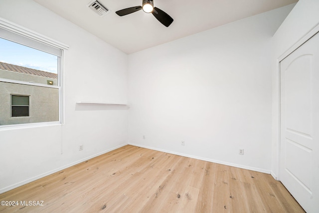 empty room featuring light hardwood / wood-style floors and ceiling fan