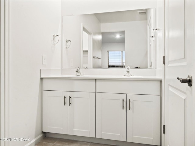 full bathroom featuring double vanity, visible vents, baseboards, and a sink