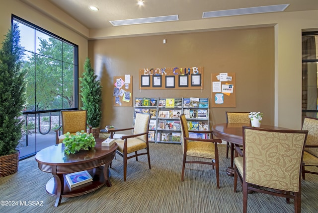 living area with carpet flooring