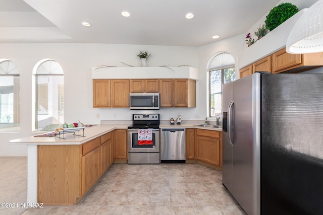 kitchen with stainless steel appliances, sink, and kitchen peninsula