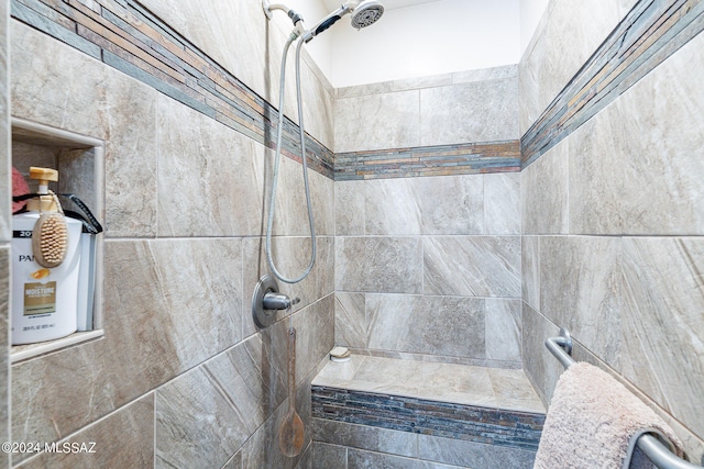 bathroom featuring a tile shower