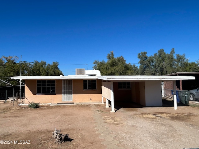 view of front of property featuring a carport