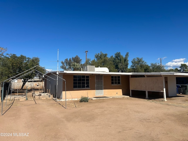 view of front of property featuring a gazebo