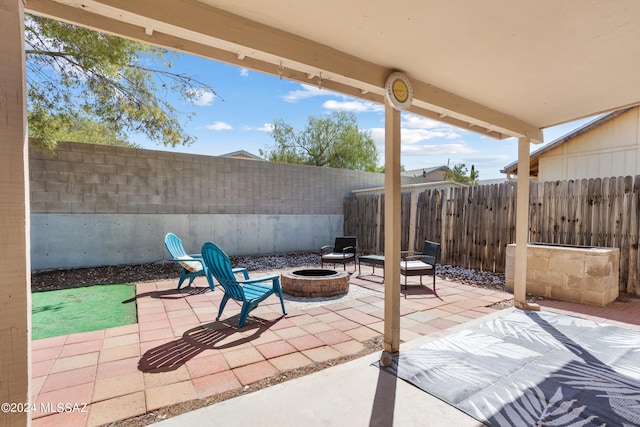 view of patio with an outdoor fire pit