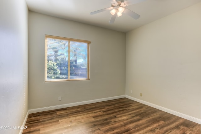 unfurnished room with dark wood-type flooring and ceiling fan