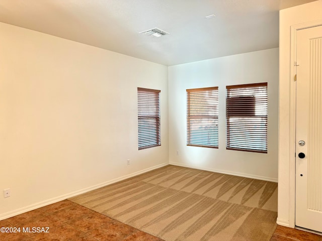 view of carpeted spare room