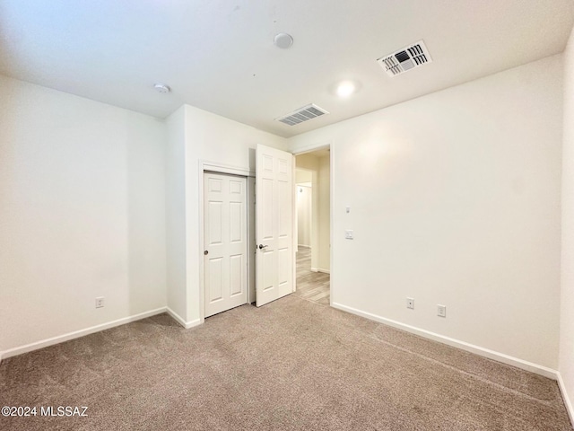 spare room featuring carpet floors