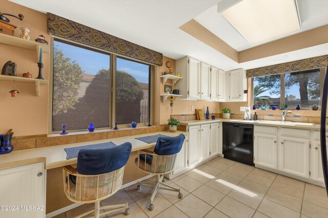 dining space featuring hardwood / wood-style floors, ceiling fan with notable chandelier, and ornamental molding