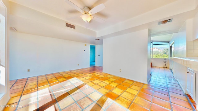 empty room with ceiling fan