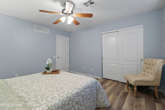 bedroom featuring light hardwood / wood-style flooring, a closet, and ceiling fan