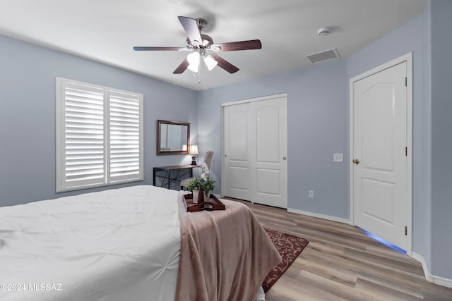 bedroom with light wood-type flooring and ceiling fan