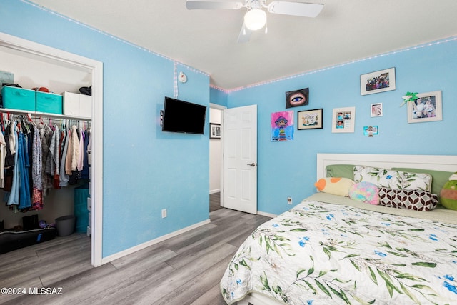 bedroom featuring hardwood / wood-style floors, ceiling fan, and a closet