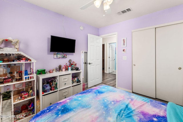 bedroom with ceiling fan and a closet