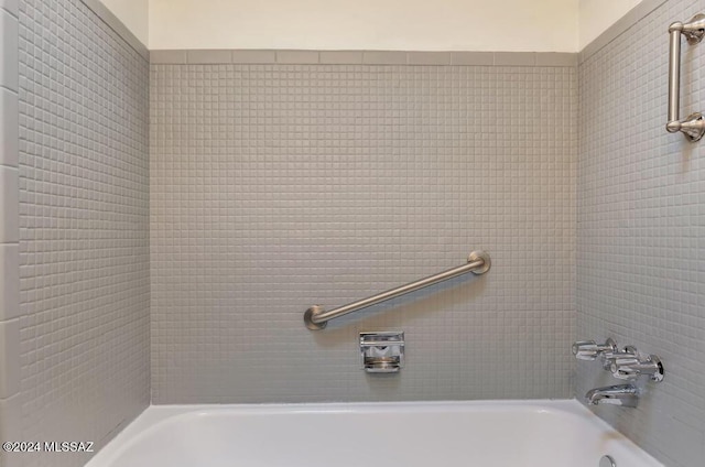 full bath with shower / bathing tub combination