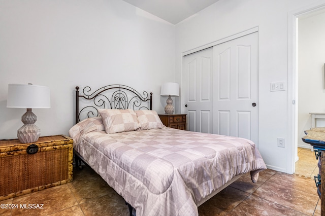 bedroom with a closet