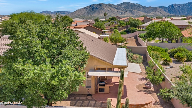 drone / aerial view featuring a mountain view