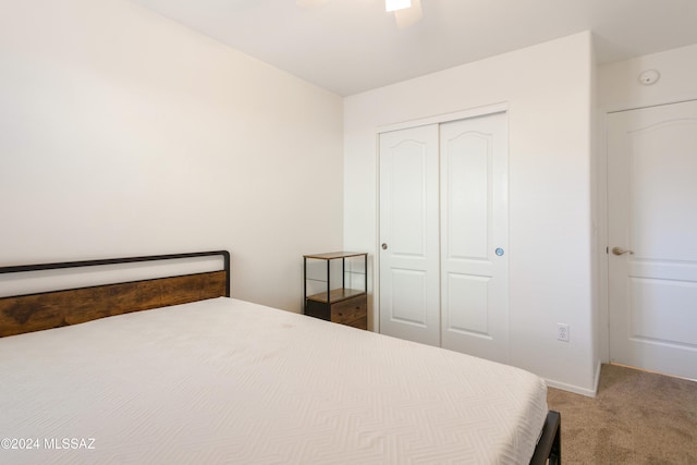 bedroom with a closet, ceiling fan, and carpet flooring