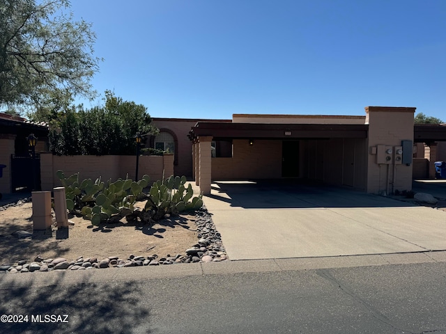 view of front of home featuring a carport