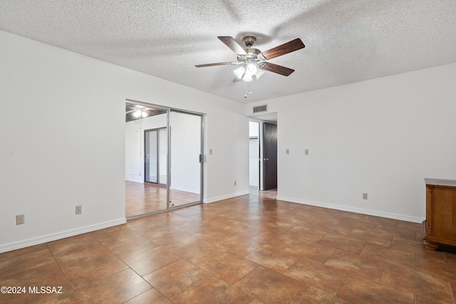 unfurnished room featuring a textured ceiling and ceiling fan