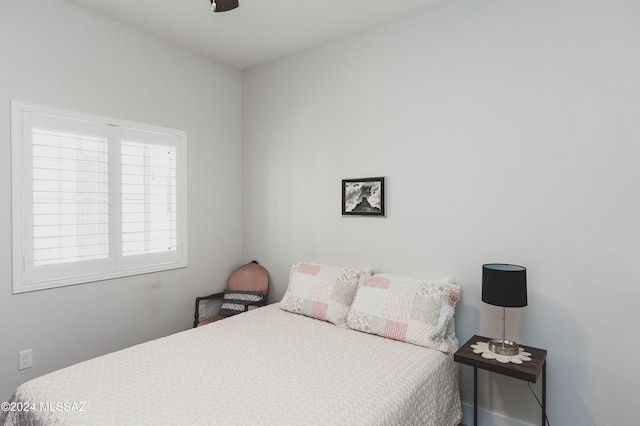 bedroom featuring ceiling fan