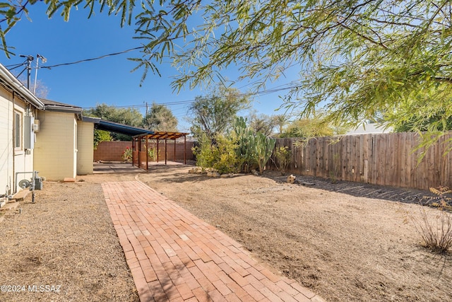 view of yard featuring a patio