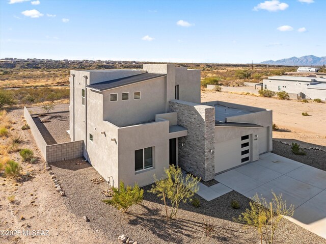 view of front facade featuring a garage