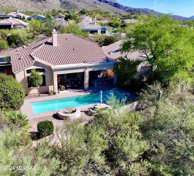 view of pool featuring a mountain view, an outdoor hangout area, and a patio