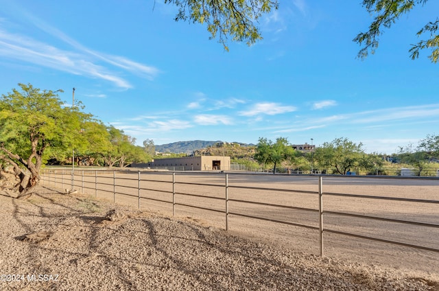 view of yard featuring a mountain view