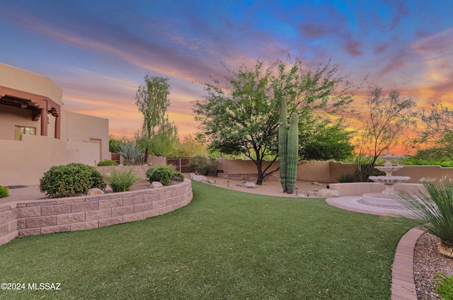 view of yard at dusk